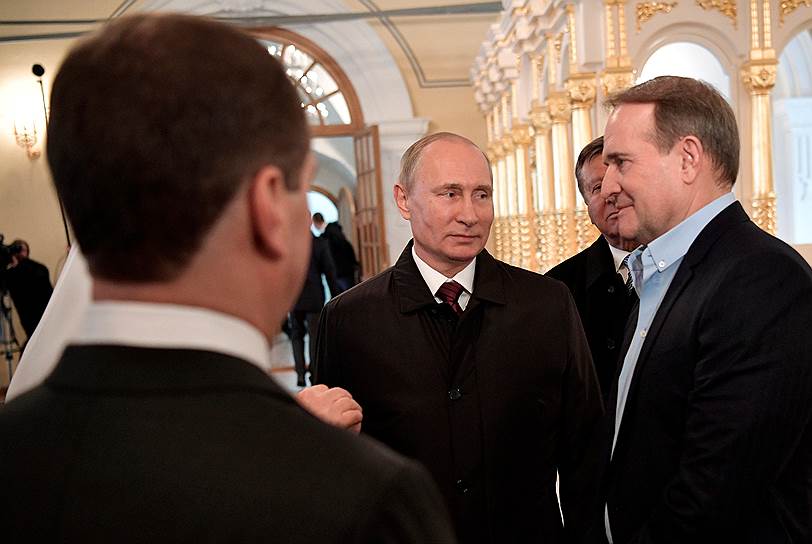 Президент России Владимир Путин (слева) и лидер общественного движения «Украинский выбор — право народа» Виктор Медведчук