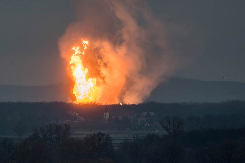 12 декабря. Из-за аварии был остановлен один из крупнейших газовых хабов в австрийском Баумгартене, через который в Европу поступает около трети газа «Газпрома». К полуночи того же дня авария была ликвидирована