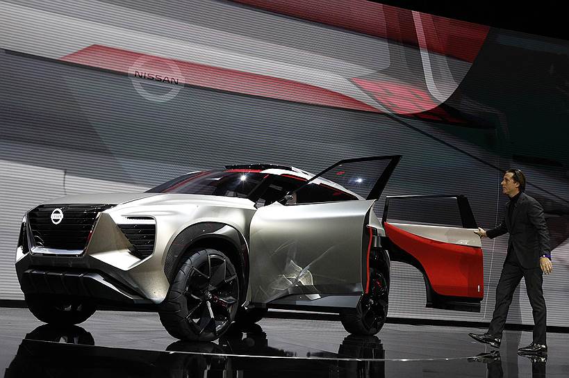 Вице-президент Global Design представляет концепт-кар Nissan Xmotion