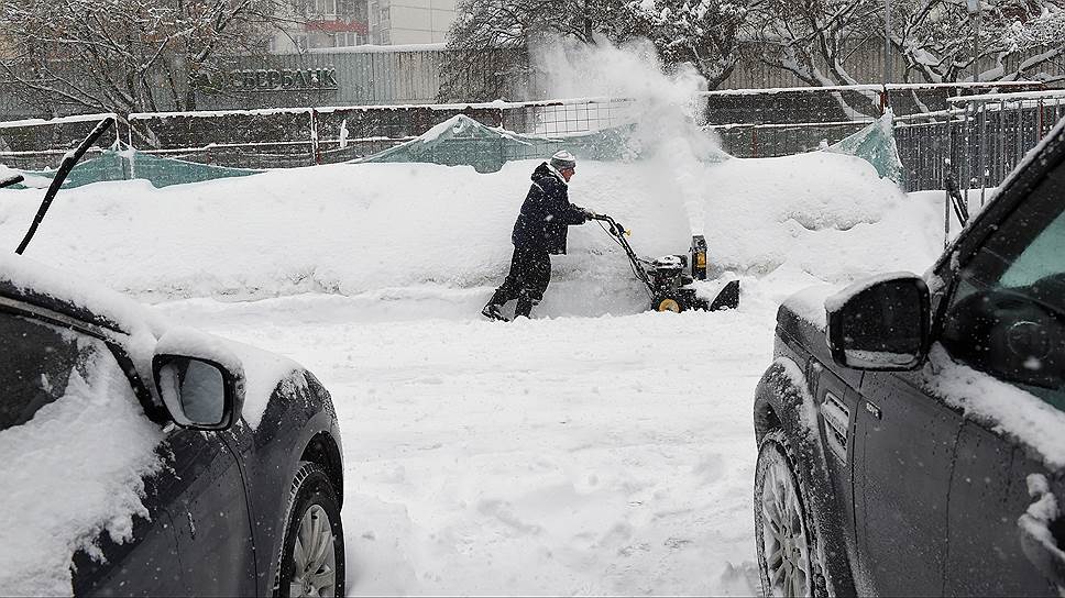 Как долго московские коммунальщики обещали убирать снег