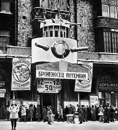 «Броненосец Потемкин» — один из первых советских фильмов, попавший в зарубежный прокат. Вот только в Голландии и Германии его перед показом перемонтировали, совершенно исказив смысл