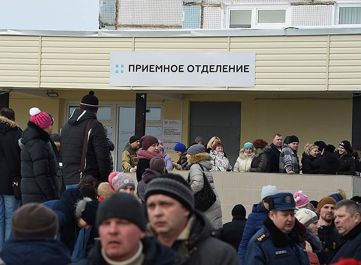 Митинг возле Центральной районной больницы в Волоколамске