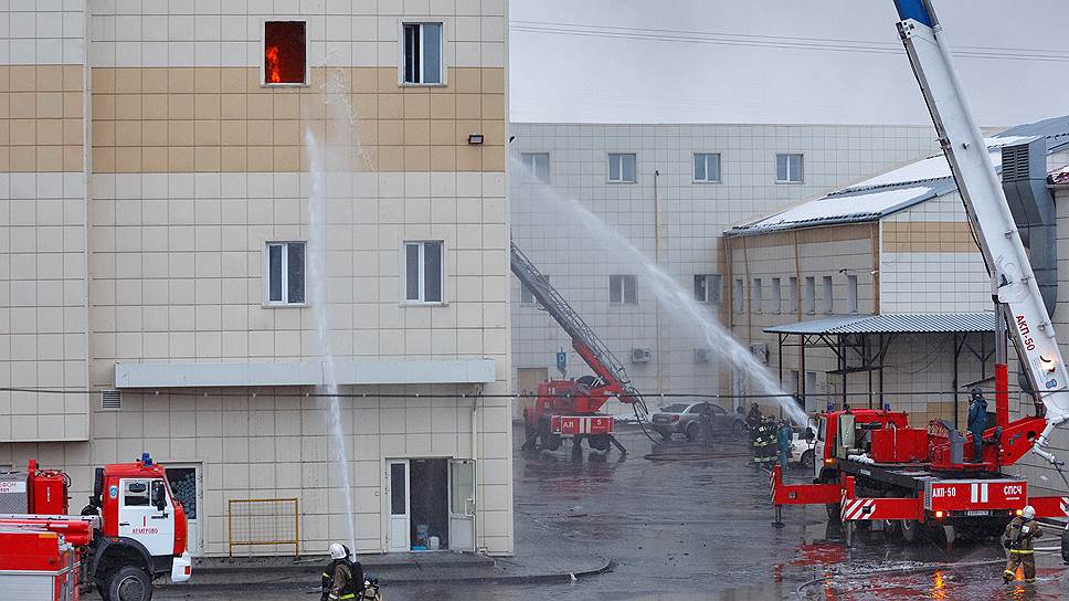 Пожар в торговом центре в Кемерово