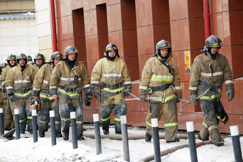27 марта в МЧС сообщали, что пожарные узнали о возгорании в торговом центре слишком поздно. Когда они прибыли на место, уже горели три кинозала и контактный зоопарк