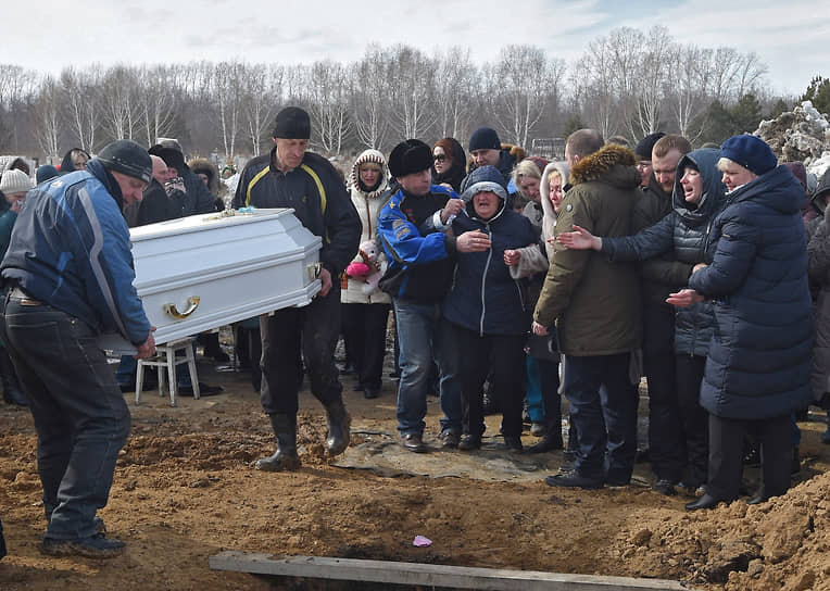 28 марта в Кемерово на Кировском кладбище прошли похороны погибших