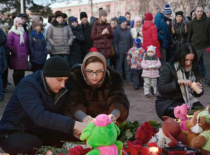 Барнаул. Участники митинга скорби