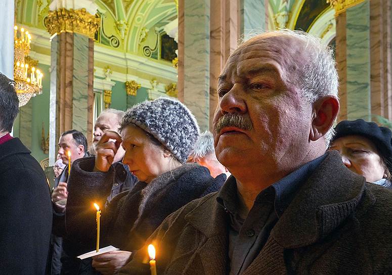 На панихиде по императору Павлу I в Петропавловском соборе Санкт-Петербурга 24 марта — в день убийства Павла I