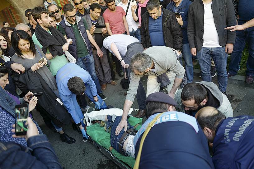 16 апреля Министерство здравоохранения Армении сообщило о 46 пострадавших в ходе уличных акций, утром 17 апреля в больницах на лечении оставались 12 пострадавших