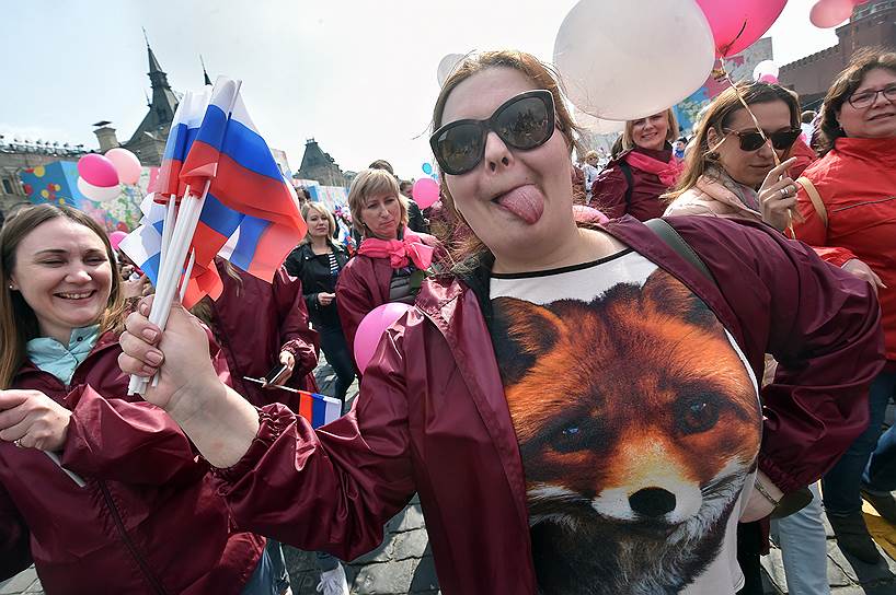 Традиционное первомайское шествие профсоюзов на Красной площади в Москве 