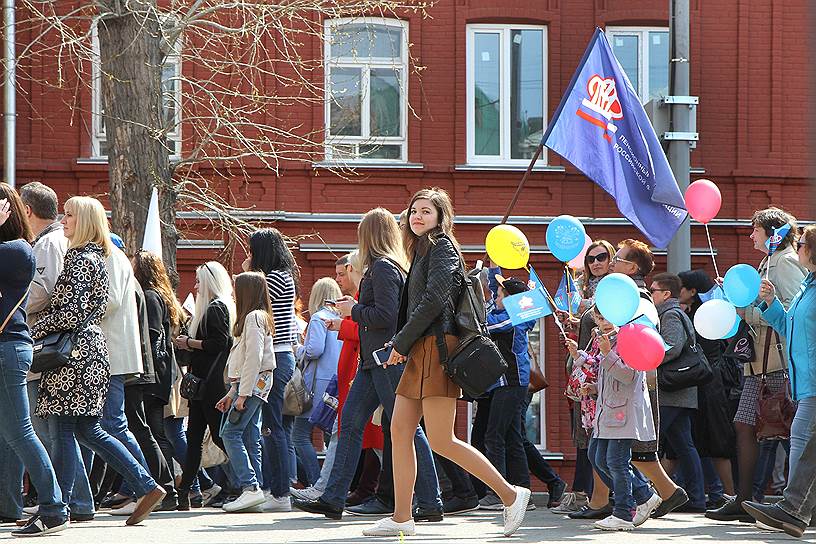 Праздничная демонстрация в Самаре 