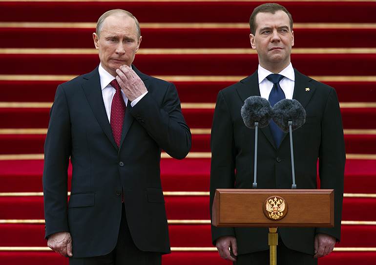 К моменту инаугурации уже было известно, что премьер-министром при президенте Владимире Путине будет бывший президент Дмитрий Медведев. О «тандеме», впрочем, уже не поминали