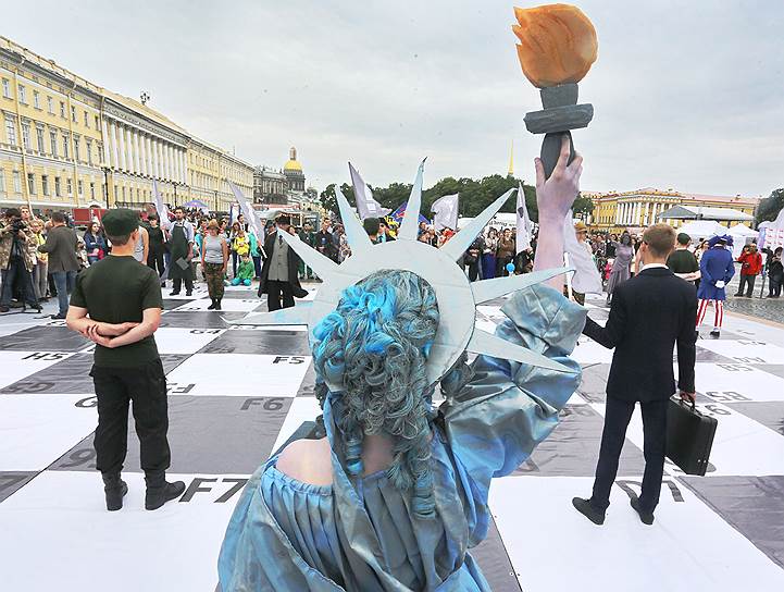 17 мая. Госдума &lt;a href=&quot;/doc/3630415&quot;>одобрила во втором чтении&lt;/a> законопроект, расширяющий полномочия президента и правительства по введению контрсанкций в отношении США и других стран, принимающих антироссийские ограничительные меры