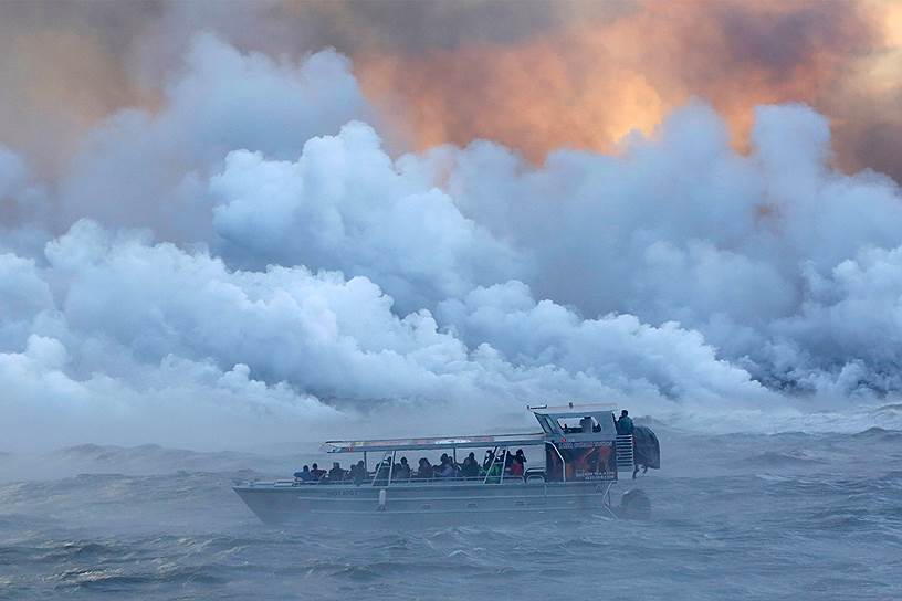 Пахоа, Гавайи (США). Попадание лавы вулкана Килауэа в воды Тихого океана 