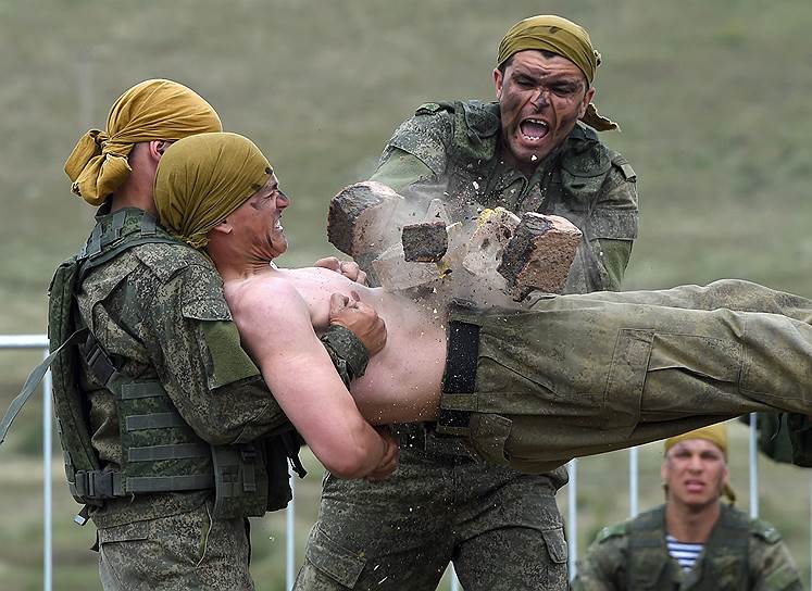 Крым, Россия. Военно-спортивный конкурс «Кадетские игры» на полигоне «Ангарский»