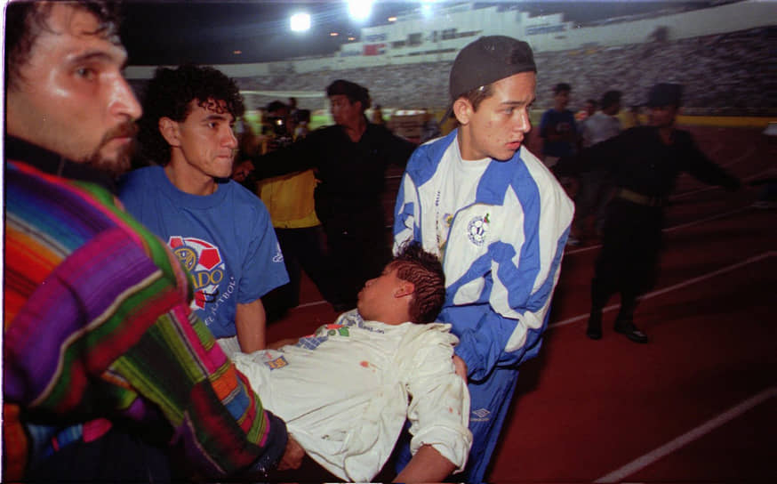 В октябре 1996 года в Гватемале при беспорядках, проходивших во время отборочного турнира чемпионата мира по футболу, погибли 82 человека. Основные столкновения прошли в день матча с Коста-Рикой 