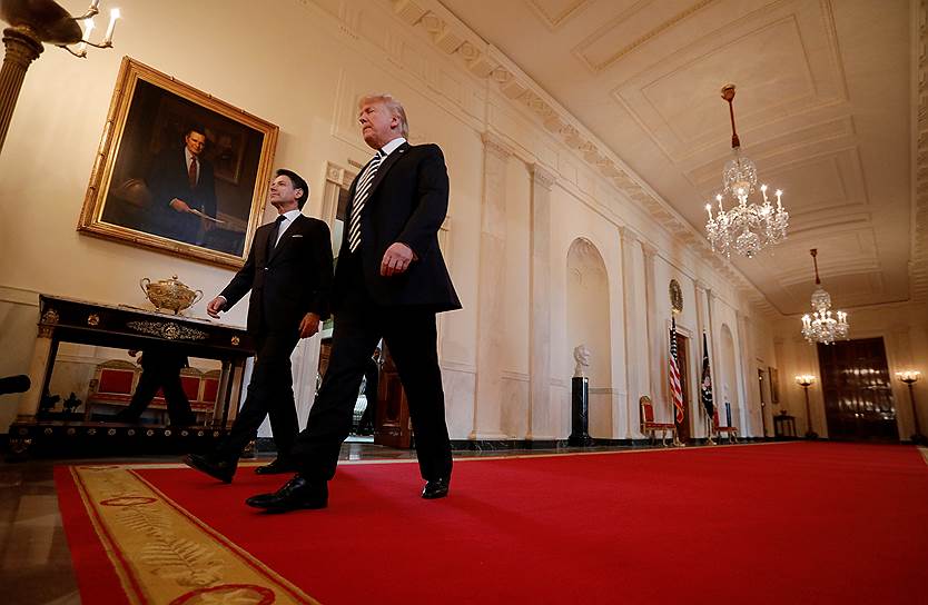 Премьер-министр Италии Джузеппе Конте и президент США Дональд Трамп (справа)