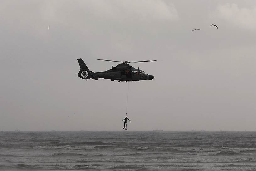 Карачи, Пакистан. Показательные выступления военных во время празднования Дня обороны, который отмечается в годовщину окончания второй индо-пакистанской войны в 1965 году 