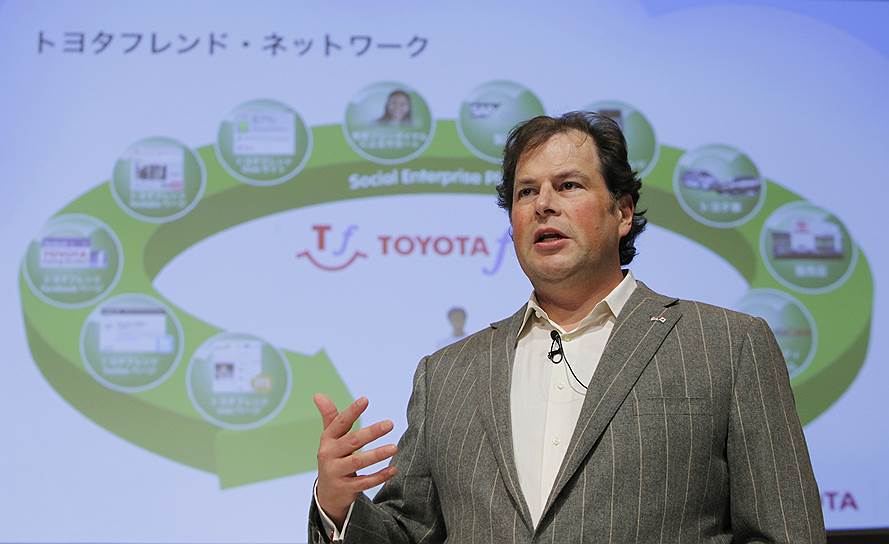 Глава Salesforce Марк Бениофф на совместной пресс-конференции с президентом Toyota Motor Corp Акио Тоёда, 2011 год