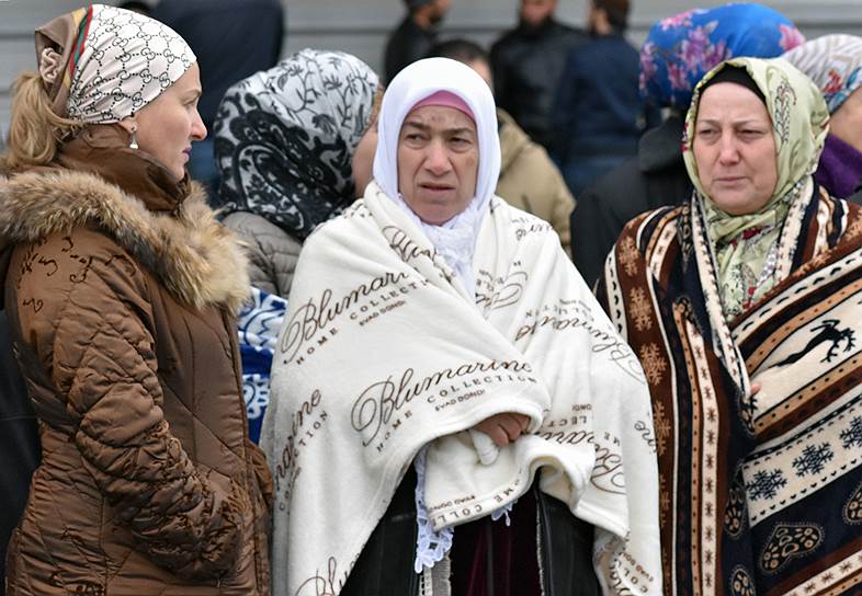 Многие участники митинга не расходились с 4 октября, переночевав в машинах и на лавочках
