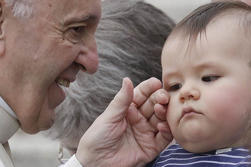 Ватикан. Папа римский Франциск во время еженедельной общей аудитории, на площади Святого Петра