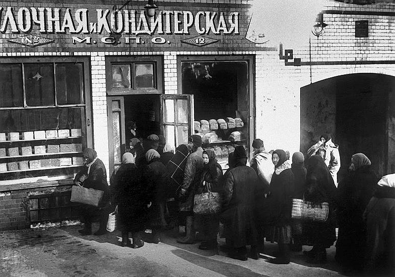 «Мы победили и уже вздохнули, ну вот, мол, заживем — еще 2–3 года восстановления хозяйства, ну четыре года, и пойдет дело. Но года проходят»
