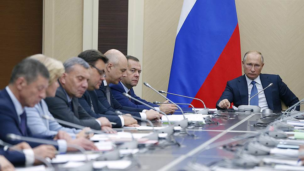 Как Владимир Путин призвал не связывать цены на нефть с ценами на нефтепродукты внутри страны
