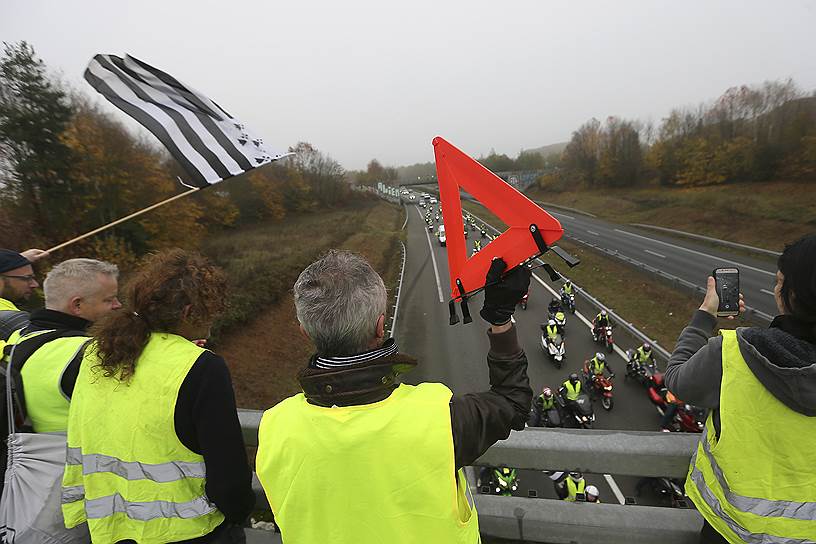 С 1 января 2019 года во Франции планируют повысить налог на дизельное топливо на 6,5%, а на бензин — на 2,9% 