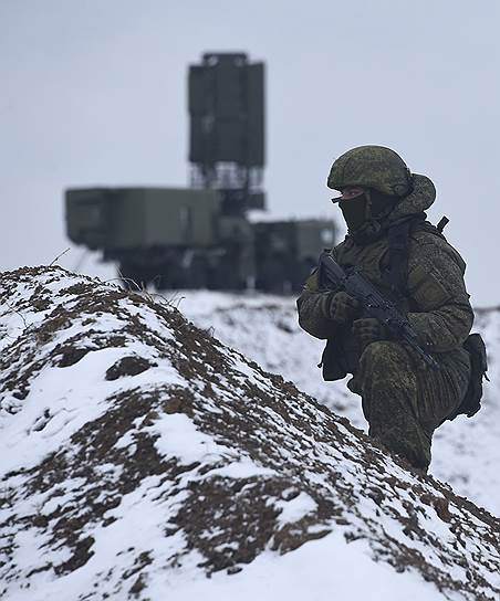 Второй дивизион заступил на дежурство в январе 2018 года в Севастополе, он контролирует воздушное пространство над Чонгаром и Армянском на границе с Украиной. Третий дивизион развернули в районе Евпатории в сентябре 2018 года