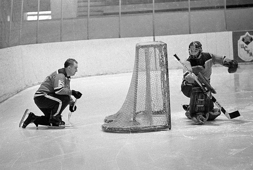 В 1974 году Анатолий Тарасов первым из европейцев и первым среди тренеров был введен в Зал хоккейной славы в Торонто. В 1997 году — в Зал хоккейной славы Международной федерации хоккея