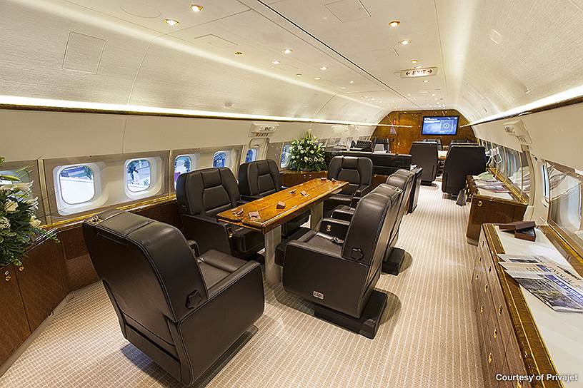 Как сообщает сам Boeing, модель BBJ-777-9 «открывает практически неограниченные возможности для дизайна интерьера, чтобы обеспечить максимальный комфорт для дальних путешествий»