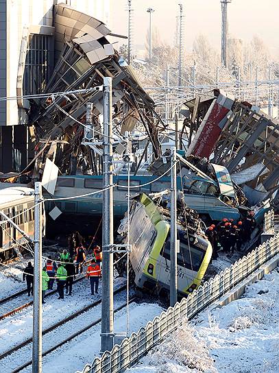 13 декабря. Девять человек &lt;a href=&quot;/doc/3828528&quot;>погибли&lt;/a> при крушении скоростного поезда в Анкаре