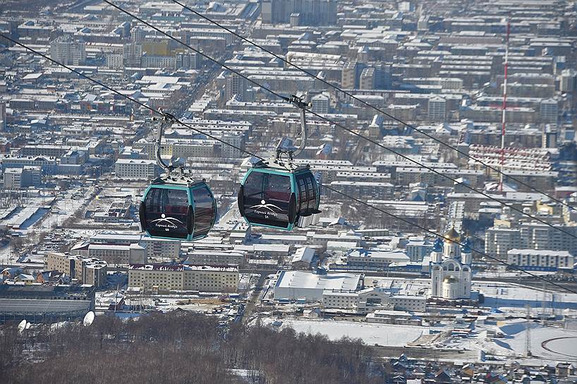 Южно-Сахалинск, Россия. Канатная дорога на территории горнолыжного курорта «Горный воздух»