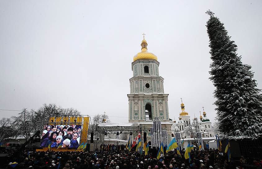 Собравшиеся ожидают решения «Объединительного собора украинского православия»