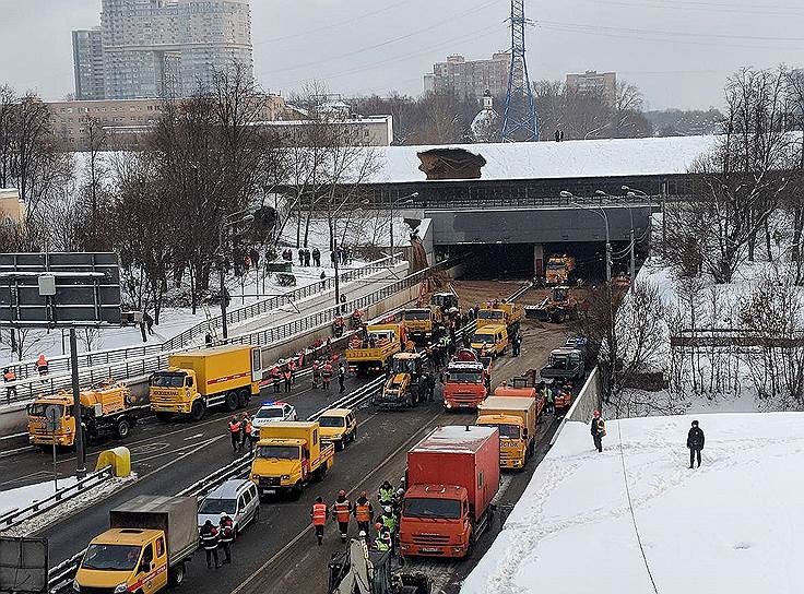 Движение перекрыто также от МКАД в направлении центра