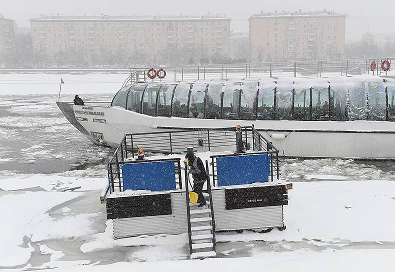 Прогулочный теплоход на Москве-реке