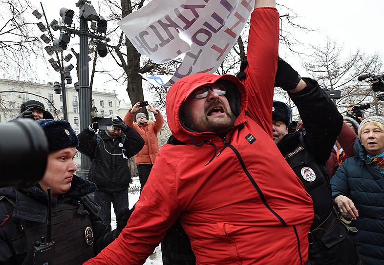 Участники акции прошли от станции метро «Пушкинская» до метро «Кропоткинская».