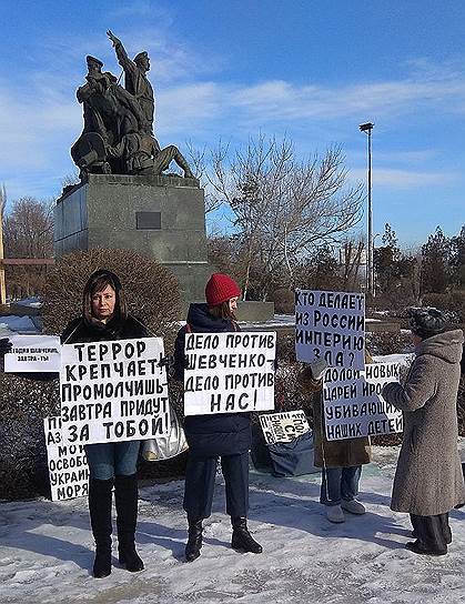 Волгоград. Участники несогласованной акции вышли с плакатами «Сегодня Шевченко, завтра ты», «Дело Шевченко — дело против нас» и др.