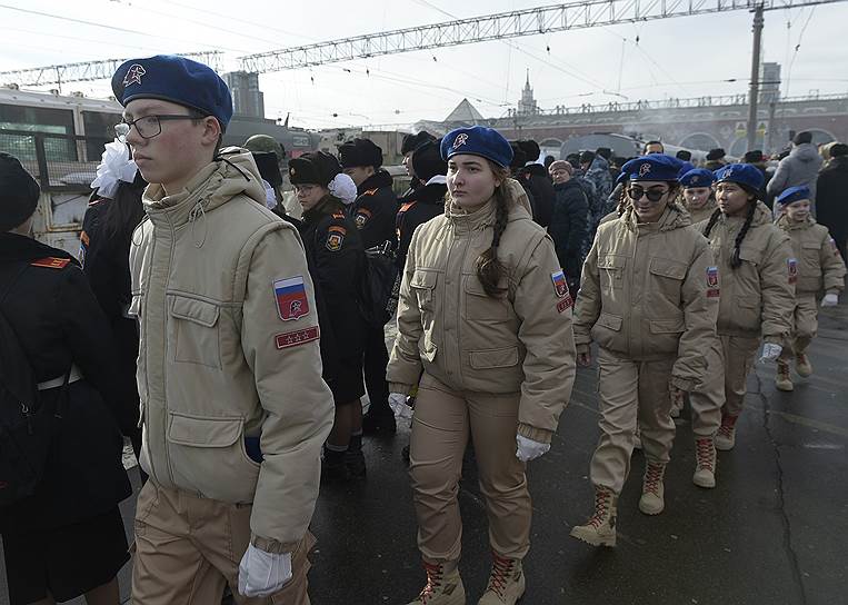 Ранее в Москве прошла выставка вооружения, снаряжения и техники, изъятой в ходе военной операции в Сирии. 30 января выставку посетил президент России Владимир Путин