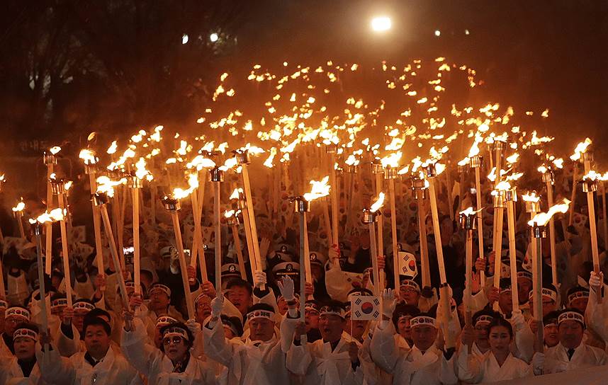 Чхонан, Южная Корея. Факельное шествие в честь столетия антияпонского восстания
