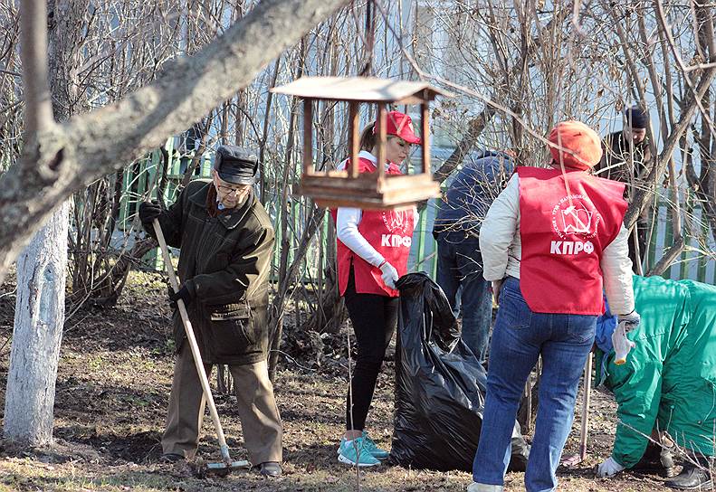 Старинная традиция большой уборки в предпасхальные дни в советское время превратилась в ленинские субботники. В доме семьи Ульяновых она сохраняется до настоящего времени