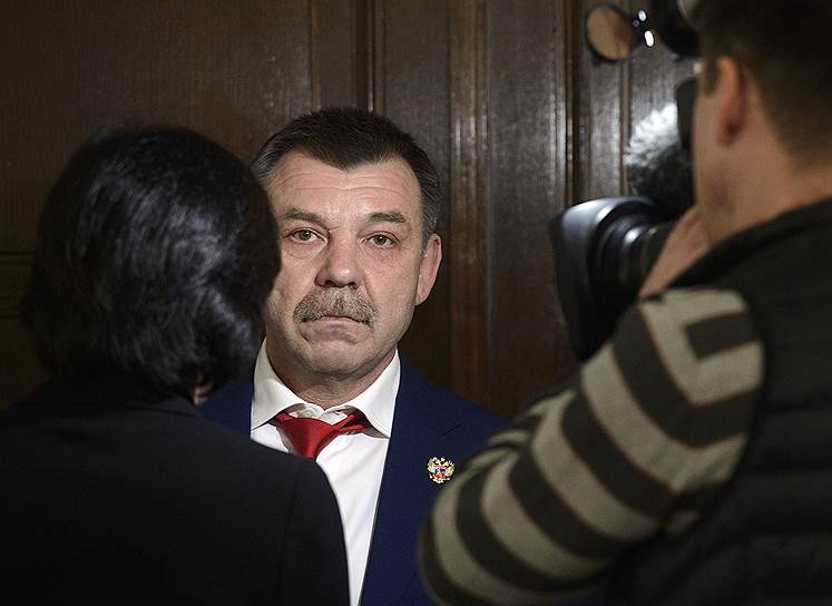 29 апреля. Олег Знарок занял пост главного тренера московского хоккейного клуба «Спартак». С 2014 по 2018 год господин Знарок возглавлял сборную России по хоккею. Под его руководством она выиграла золото Олимпиады-2018 и чемпионата мира-2014