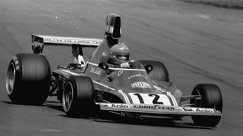В 1971 году начинающий автогонщик взял кредит и купил себе место в команде «Марч», выступавшей в «Формуле-2». После этого его талант заметили и пригласили выступать в «Формуле-1»