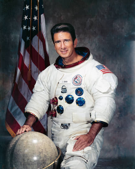 Джеймс Бенсон «Джим» Ирвин (1930-1991), пилот лунного модуля корабля «Аполлон-15», был на Луне 31 июля – 2 августа 1971 года.