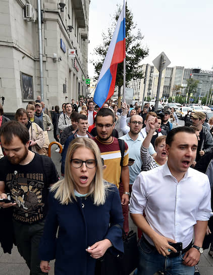 Незарегистрированные кандидаты в Мосгордуму Любовь Соболь и Иван Жданов