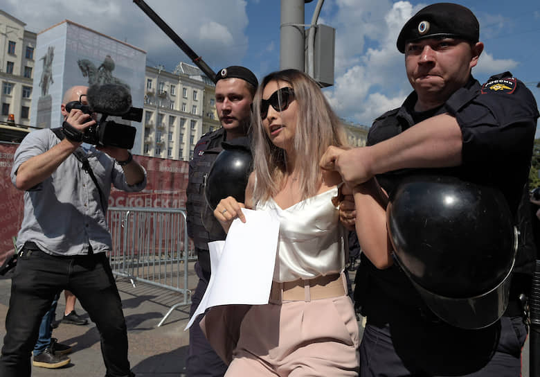 Пресс-служба столичного ГУ МВД заявила, что значительное количество задержанных не являются жителями Москвы. 