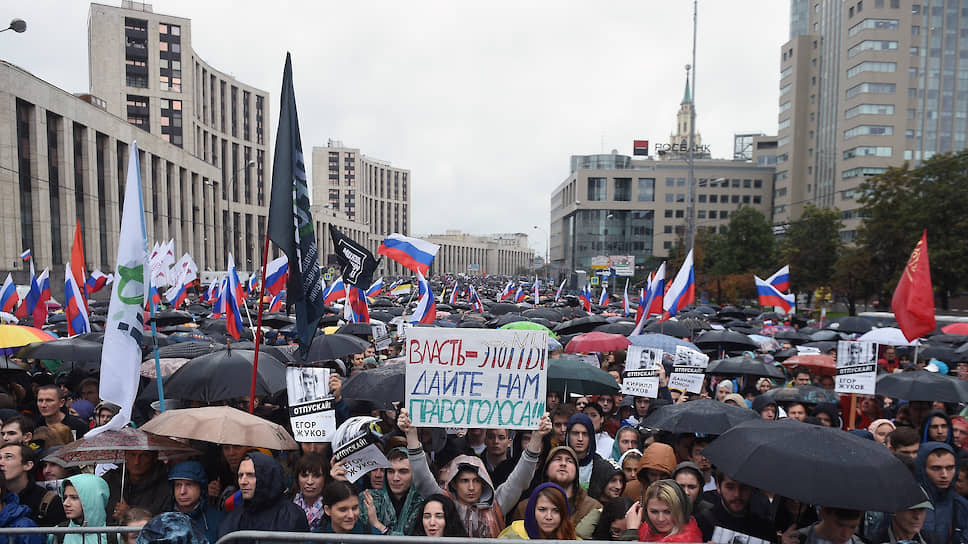 Согласованный митинг на проспекте Сахарова стал самой массовой акцией протеста за последние несколько лет. К концу митинга в 16:30 «Белый счетчик» зафиксировал 49 тыс. 900 человек, отметив, что с учетом пропущенных со стороны Орликова переулка общее количество пришедших на митинг на Сахарова могло быть до 60 тыс. человек