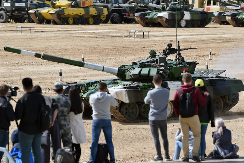 Т-72 во время танкового биатлона