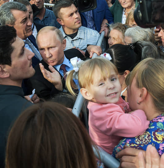 Тулун, Иркутская область. Встреча президента России Владимира Путина с пострадавшими от паводка