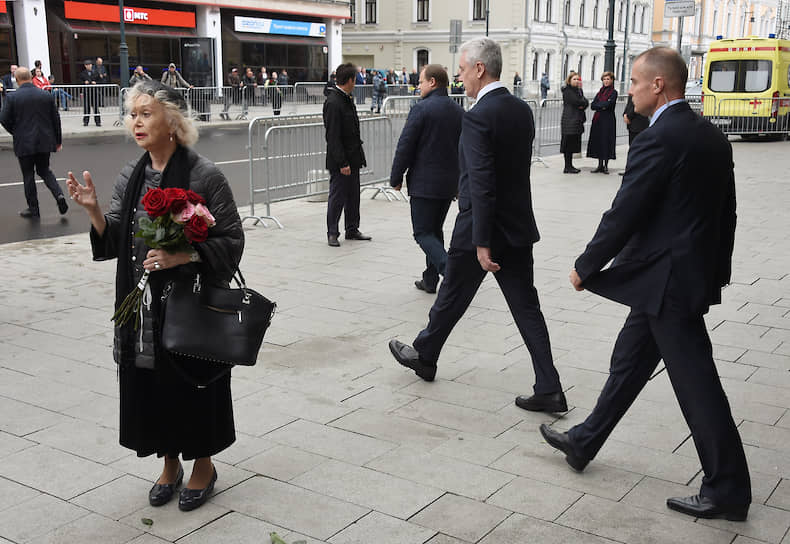 Актриса Светлана Немоляева и мэр Москвы Сергей Собянин (в центре)