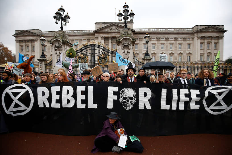 Экоактивисты из движения Extinction Rebellion блокировали Букингемский дворец